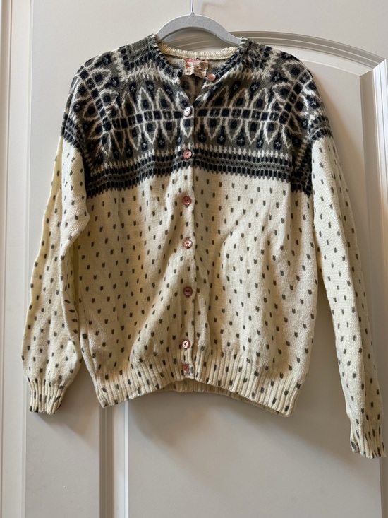 Shaglander by Darlene Sweaters - VTG 100% Wool Made in USA Fair Isle Norwegian Cardigan w Pink Buttons. EUC.